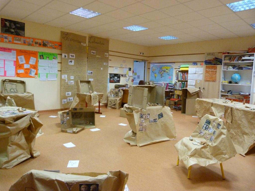 Fête de l'école: un classe transformée en musée de la préhistoire (01/07/2016)