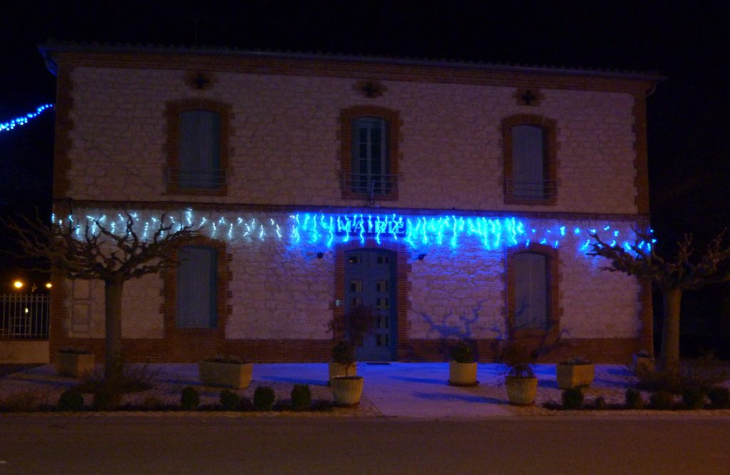 Notre mairie décorait pour les fêtes de cette fin d'année 2016.