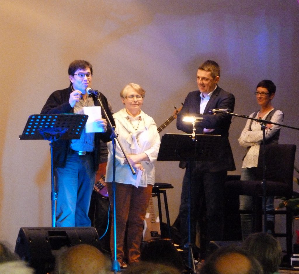 Présentation de la soirée au profit de la restauration de l'église Saint-Saturnin de Rouzet par Monsieur Jean-Michel Prayssac, maire de Puycornet, Madame Geneviève Bastita, présidente de l'association Croix-Blanche et Monsieur Thierry Delbreil, maire de Lafrançaise (18/03/2017)