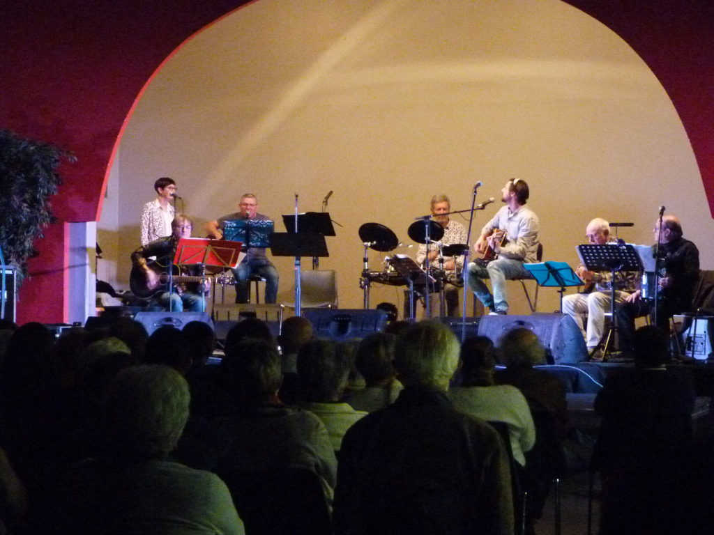 Dans le cadre des Embarcadères du Pays Lafrançaisain, spectacle musical: "Chansons de toujours: Amour, Humour et Poésie" avec le groupe de Nathalie et Jacques. (19/03/2022) 